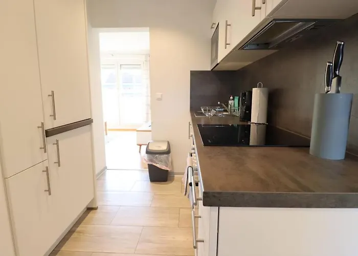 Brilliant View Balcony Home, Modern, Stylish And Optional Parking Apartmán
