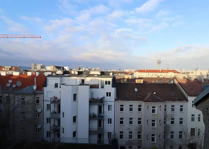 Brilliant View Balcony Home, Modern, Stylish And Optional Parking Apartamento Viena